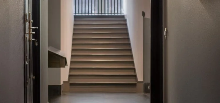 . Fordelarna med Morka eller Ljusa Farger vid Trapphusmalning x